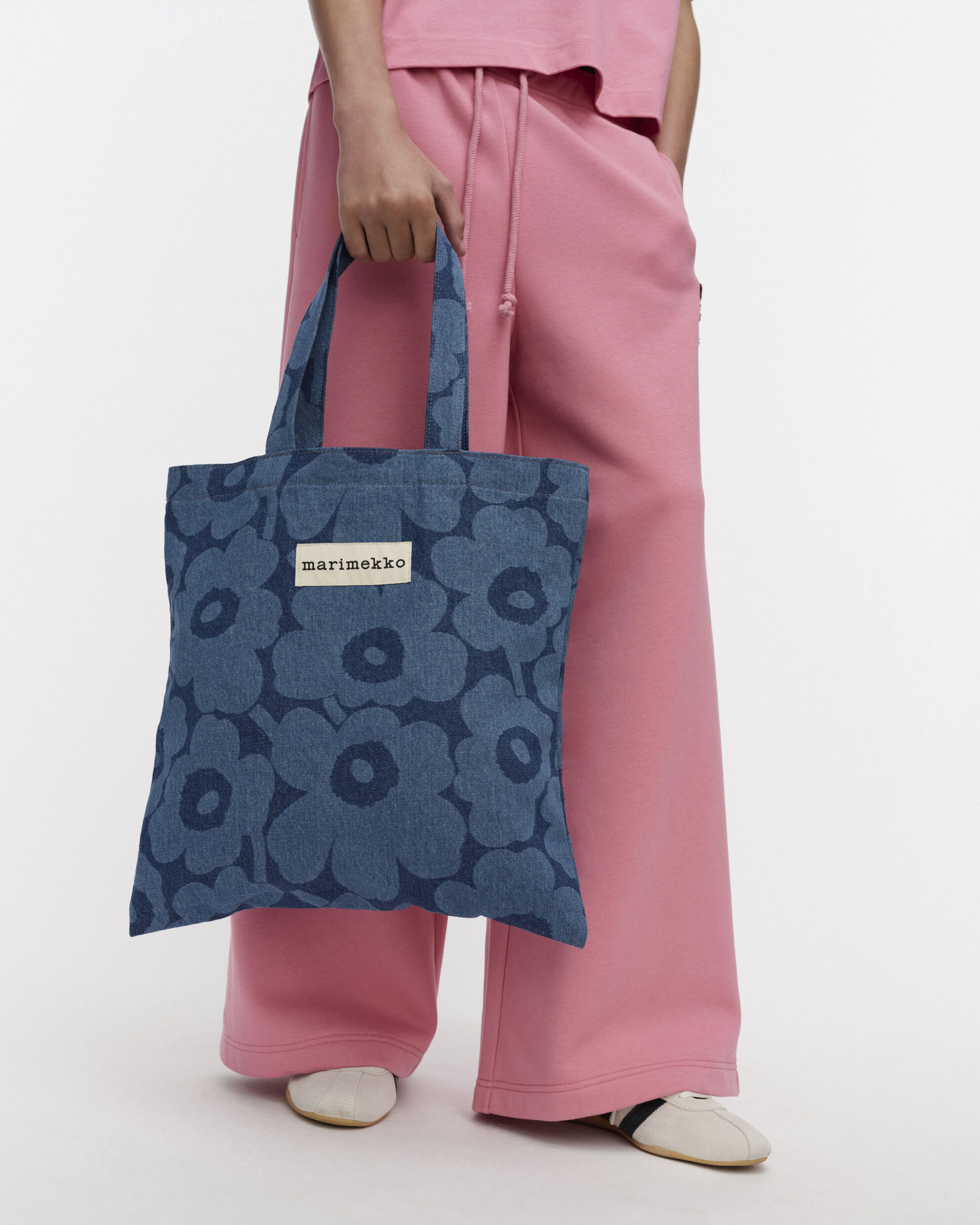 marimekko マリデニム限定ノベルティトート マリメッコ〉ノベルティトートバッグプレゼント＆デニムコレクション