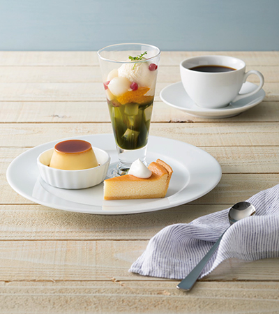 宇治抹茶のフルーツみつ豆のデザートプレートとお飲み物