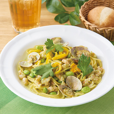 エビとあさりのグリーンクリームソースパスタ