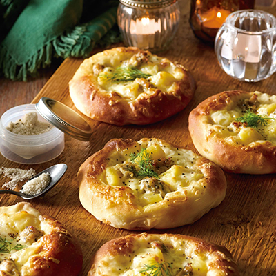 ポテト＆サルシッチャのチーズピッツァ（トリュフ風味）