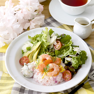 サーモンとアボカドのサラダちらし