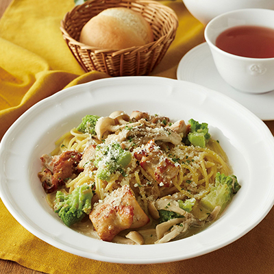 ローストチキンときのこのポルチーニクリームソースパスタ